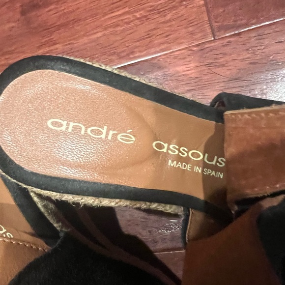 Andre Assous Black and Tan wedges - Picture 3 of 8